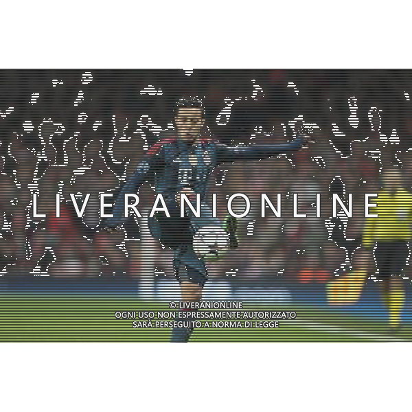 19.02.2014, Emirates Stadion, London, ENG, UEFA CL, FC Arsenal vs FC Bayern Muenchen, Achtelfinale, im Bild Thiago ALCANTARA #6 (FC Bayern Muenchen) bei der Ballannahme // during the UEFA Champions League Round of 16 match between FC Arsenal and FC Bayern Munich at the Emirates Stadion in London, Great Britain on 2014/02/19. EXPA Pictures © 2014, PhotoCredit: EXPA/ Eibner-Pressefoto/ Kolbert *****ATTENTION - OUT of GER***** AG ALDO LIVERANI SAS ONLY ITALY
