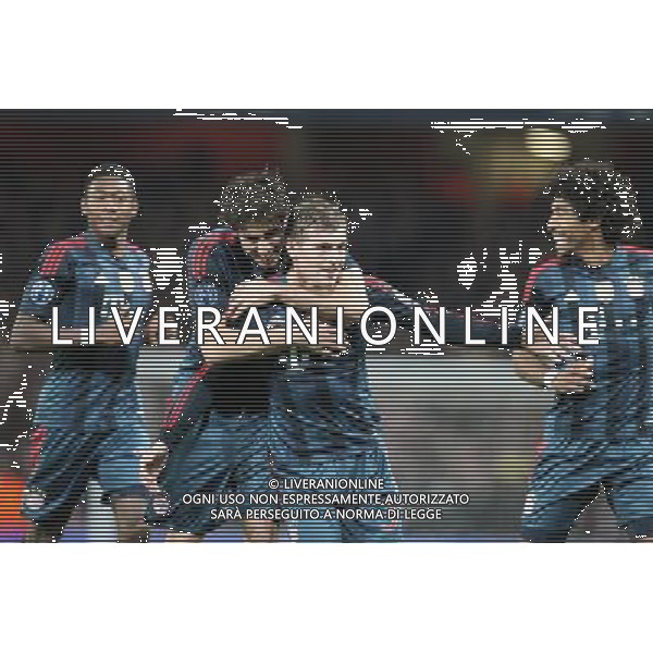 19.02.2014, Emirates Stadion, London, ENG, UEFA CL, FC Arsenal vs FC Bayern Muenchen, Achtelfinale, im Bild l-r: Torjubel von Javi MARTINEZ #8 (FC Bayern Muenchen), Toni KROOS #39 (FC Bayern Muenchen), DANTE #4 (FC Bayern Muenchen) // during the UEFA Champions League Round of 16 match between FC Arsenal and FC Bayern Munich at the Emirates Stadion in London, Great Britain on 2014/02/19. EXPA Pictures © 2014, PhotoCredit: EXPA/ Eibner-Pressefoto/ Kolbert *****ATTENTION - OUT of GER***** AG ALDO LIVERANI SAS ONLY ITALY