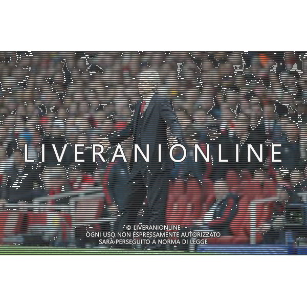 19.02.2014, Emirates Stadion, London, ENG, UEFA CL, FC Arsenal vs FC Bayern Muenchen, Achtelfinale, im Bild Chef-Trainer Arsene WENGER (FC Arsenal London), fassungslos, verzweifelt, ratlos, Gestik, zerstoert, frustriert, Emotion, // during the UEFA Champions League Round of 16 match between FC Arsenal and FC Bayern Munich at the Emirates Stadion in London, Great Britain on 2014/02/19. EXPA Pictures © 2014, PhotoCredit: EXPA/ Eibner-Pressefoto/ Kolbert *****ATTENTION - OUT of GER***** AG ALDO LIVERANI SAS ONLY ITALY
