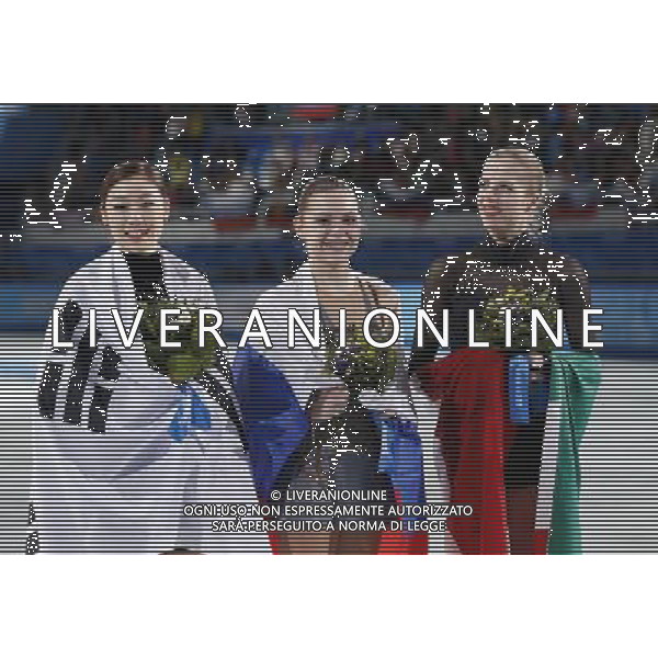 (140220) -- SOCHI, Feb. 20, 2014 () -- Gold medalist Russia\'s Adelina Sotnikova (C), silver medalist South Korea\'s Kim Yuna (L) and bronze medalist Italy\'s Carolina Kostner pose during the flower ceremony after the ladies\' figure skating free skating event at the 2014 Sochi Winter Olympic Games in Sochi, Russia, Feb. 20, 2014. (/Wang Lili) ©PHOTOSHOT/AGENZIA ALDO LIVERANI SAS - ITALY ONLY - 22mi Giochi Olimpici Invernali Olimpiadi di Sochi, Russia febbraio 2014