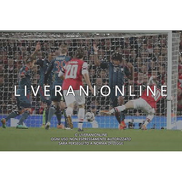 19.02.2014, Emirates Stadion, London, ENG, UEFA CL, FC Arsenal vs FC Bayern Muenchen, Achtelfinale, im Bild l-r: im Zweikampf, Aktion, mit DANTE #4 (FC Bayern Muenchen), Jack WILSHERE #10 (FC Arsenal London) // during the UEFA Champions League Round of 16 match between FC Arsenal and FC Bayern Munich at the Emirates Stadion in London, Great Britain on 2014/02/19. EXPA Pictures © 2014, PhotoCredit: EXPA/ Eibner-Pressefoto/ Kolbert *****ATTENTION - OUT of GER***** ©PHOTOSHOT/AGENZIA ALDO LIVERANI SAS - ITALY ONLY - EDITORIAL USE ONLY - ARSENAL Vs BAYERN MONACO CHAMPIONS LEAGUE