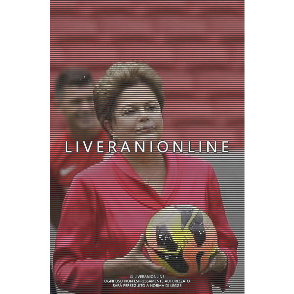 (140221) -- PORTO ALEGRE, Feb. 21, 2014 () -- Brazilian President Dilma Rousseff holds a ball during the inaugural visit to Beira-Rio Stadium in Porto Alegre, Brazil, on Feb. 20, 2014. (/AGENCIA ESTADO) (ah) (sp) AG ALDO LIVERANI SAS ONLY ITALY