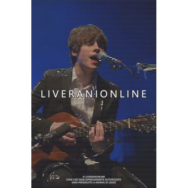 Jake Bugg performing live in concert headlining the first Albert Session of 2014 at the Royal Albert Hall, (RAH), London, United Kingdom. Ahead of this Albert Sessions concert, Jake is supporting the Hall\'s education and outreach programme by preparing a group of young vocalists for a once-in-a-lifetime opportunity. Date: 21/02/2014 AG ALDO LIVERANI SAS ONLY ITALY