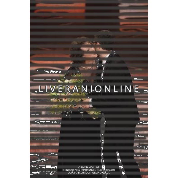 Serata finale del 64mo Festival della Canzone Italiana di Sanremo 22 febbraio 2014 Nella foto: Claudia Cardinale e Fabio Fazio ©gazzaniga/AGENZIA ALDO LIVERANI SAS