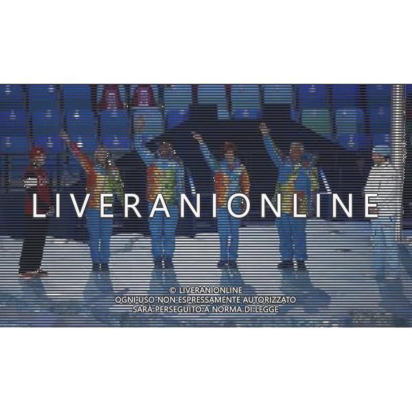 (140223) -- SOCHI, Feb. 23, 2014 () -- Representatives of volunteers wave to the audiences at the closing ceremony for the 22nd Winter Olympic Games in Sochi, Russia, Feb. 23, 2014. (/Wang Lili) ©photoshot/AGENZIA ALDO LIVERANI SAS - ITALY ONLY - Cerimonia di chiusura dei 22mi Giochi Olimpici Invernali Olimpiadi di Sochi, Russia 23 febbraio 2014