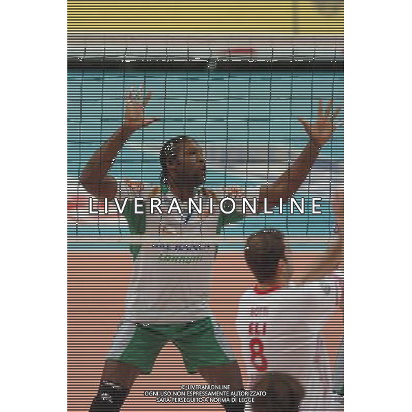 CUNEO 12/11/04 CAMPIONATO DI PALLAVOLO SERIE A1 TIM 2004/05 BREBANCA CUNEO-COPRA PIACENZA NELLA FOTO CARDONA MAIKEL PH GIGI ARCAINI/ALDO LIVERANI