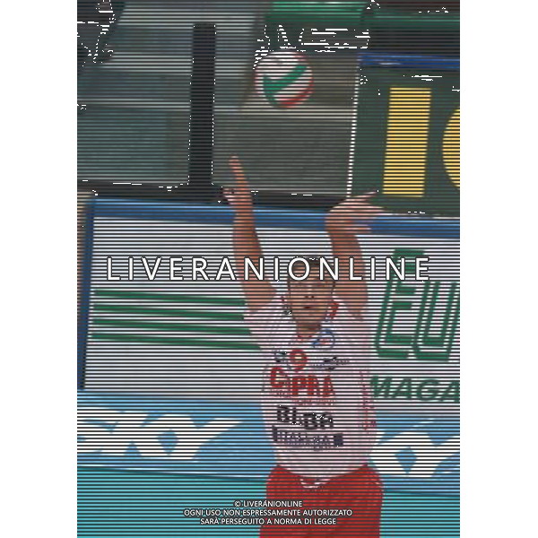CUNEO 12/11/04 CAMPIONATO DI PALLAVOLO SERIE A1 TIM 2004/05 BREBANCA CUNEO-COPRA PIACENZA NELLA FOTO GRBIC NIKOLA PH GIGI ARCAINI/ALDO LIVERANI
