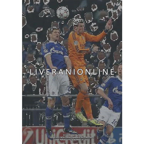 firo Fu§ball,Fussball, 26.02.2014 UEFA Champions League, Achtelfinale, Saison 2013/2014 FC Schalke 04 - Real Madrid (1:6) Schalke, Klaas-Jan Huntelaar im Zweikampf mit Gareth Bale $worldrightsEs gelten unsere AGB, einsehbar auf www.firosportphoto.de copyright by firo sportphoto: Coesfelder Str. 207 D- 48249 DŸlmen www.firosportphoto.de mail@firosportphoto.de (V o l k s b a n k B o c h u m - W i t t e n ) BLZ.: 430 601 29 Kt. Nr.: 341 117 100 Tel: +49-2594 - 9916004 Fax: +49-2594 - 9916005 AG ALDO LIVERANI SAS ONLY ITALY