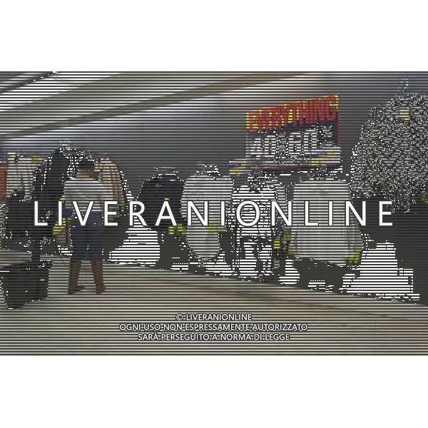 Shoppers partake in the big discounts at the Loehmann\'s department store in the Chelsea neighborhood of New York on Saturday, February 1, 2014.The women\'s clothing retailer which filed for bankruptcy protection for the third time has been finally given approval by the court to liquidate and have its going out of business sale.. The off-price merchandiser faced the same problems that besieged its defunct rivals, Sym\'s, Filene\'s and Daffy\'s, the production of goods has been streamlined by computerization resulting in less excess inventory that manufacturers must unload. ©PHOTOSHOT/AGENZIA ALDO LIVERANI SAS - ITALY ONLY - EDITORIAL USE ONLY