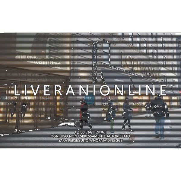 A Loehmann\'s department store in the Chelsea neighborhood of New York on Thursday, January 9, 2014.The women\'s clothing retailer which filed for bankruptcy protection for the third time has been finally given approval by the court to liquidate and have its going out of business sale.. The off-price merchandiser faced the same problems that besieged its defunct rivals, Sym\'s, Filene\'s and Daffy\'s, the production of goods has been streamlined by computerization resulting in less excess inventory that manufacturers must unload. ©PHOTOSHOT/AGENZIA ALDO LIVERANI SAS - ITALY ONLY - EDITORIAL USE ONLY