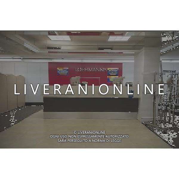A Loehmann\'s department store in the Chelsea neighborhood of New York on Wednesday, January 15, 2014.The women\'s clothing retailer which filed for bankruptcy protection for the third time has been finally given approval by the court to liquidate and have its going out of business sale.. The off-price merchandiser faced the same problems that besieged its defunct rivals, Sym\'s, Filene\'s and Daffy\'s, the production of goods has been streamlined by computerization resulting in less excess inventory that manufacturers must unload. ©PHOTOSHOT/AGENZIA ALDO LIVERANI SAS - ITALY ONLY - EDITORIAL USE ONLY