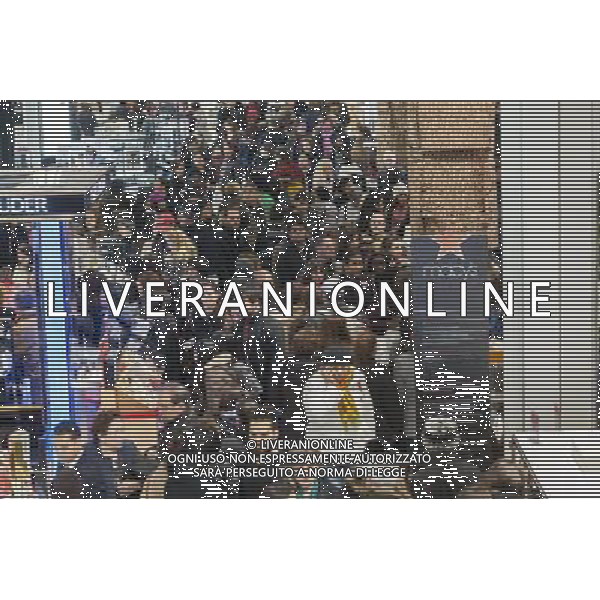 Shoppers in the Macy\'s Herald Square flagship store in New York looking for bargains on Black Friday, the day after Thanksgiving, Friday, November 29, 2013. Macy\'s Inc. reported an eleven percent increase in its profits for the final quarter but missed analysts expectations none-the-less. Inclement weather in January keeping shoppers home and closing stores is cited as the predominant reason. ©PHOTOSHOT/AGENZIA ALDO LIVERANI SAS - ITALY ONLY - EDITORIAL USE ONLY