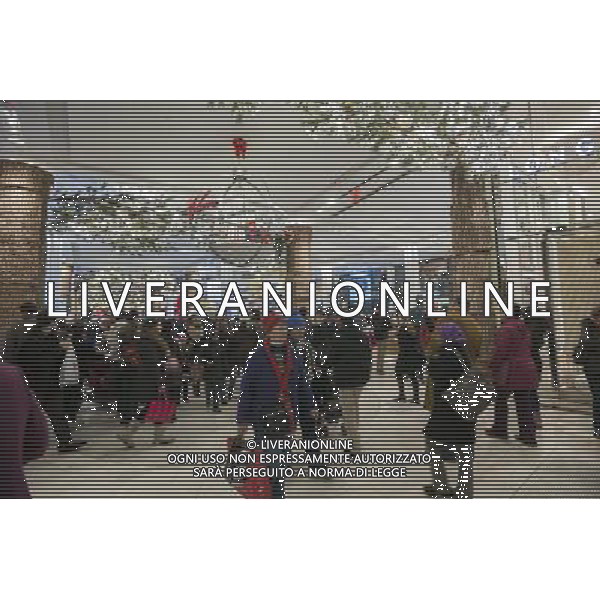 Shoppers in the Macy\'s Herald Square flagship store in New York looking for bargains on Black Friday, the day after Thanksgiving, Friday, November 29, 2013. Macy\'s Inc. reported an eleven percent increase in its profits for the final quarter but missed analysts expectations none-the-less. Inclement weather in January keeping shoppers home and closing stores is cited as the predominant reason. ©PHOTOSHOT/AGENZIA ALDO LIVERANI SAS - ITALY ONLY - EDITORIAL USE ONLY