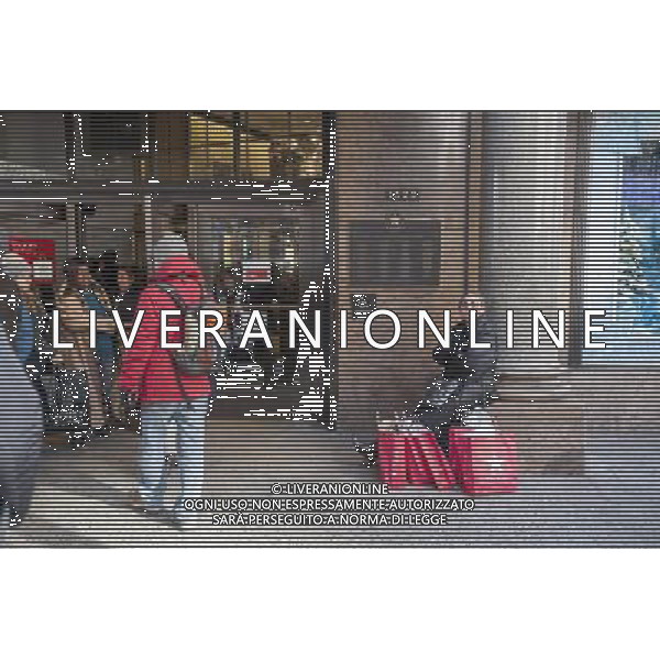 Shoppers in Herald Square outside Macy\'s Herald Square flagship store in New York looking for bargains on Black Friday, the day after Thanksgiving, Friday, November 29, 2013. Macy\'s Inc. reported an eleven percent increase in its profits for the final quarter but missed analysts expectations none-the-less. Inclement weather in January keeping shoppers home and closing stores is cited as the predominant reason. ©PHOTOSHOT/AGENZIA ALDO LIVERANI SAS - ITALY ONLY - EDITORIAL USE ONLY