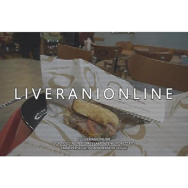 A hot and toasty submarine sandwich from Quiznos on December 17, 2005. ( Richard B. Levine) Photo via Newscom ©PHOTOSHOT/AGENZIA ALDO LIVERANI SAS - ITALY ONLY - EDITORIAL USE ONLY