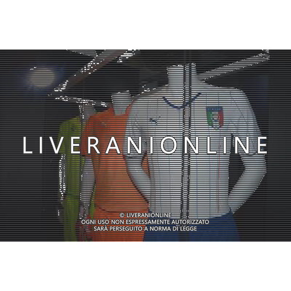 Raduno della nazionale di calcio presso l\'Hotel Sheraton Malpensa, Conferenza stampa del CT e presentazione nuova maglia PUMA - Varese 03 marzo 2014 Nella foto: le nuove divise ©gazzaniga/AGENZIA ALDO LIVERANI SAS