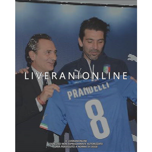 Raduno della nazionale di calcio presso l\'Hotel Sheraton Malpensa, Conferenza stampa del CT e presentazione nuova maglia PUMA - Varese 03 marzo 2014 Nella foto: Gianluii Buffon e Cesare Prandelli ©gazzaniga/AGENZIA ALDO LIVERANI SAS