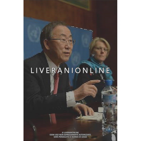 (140303) -- GENEVA, March 3, 2014 () -- United Nations Secretary-General Ban Ki-moon (L) attends a press conference on Syria crisis in Geneva, Switzerland, Mar. 3, 2014. Ban Ki-moon reemphasized on Monday here the importance of ending the almost 3-year-old Syria crisis through peaceful solution and of bringing parties back to negotiating table. (/Wang Siwei) AG ALDO LIVERANI SAS ONLY ITALY