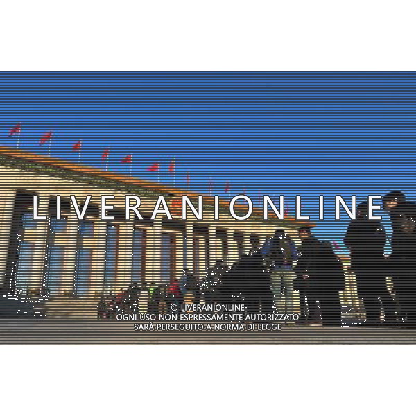 (140305) -- BEIJING, March 5, 2014 () -- Journalists queue to enter the Great Hall of the People, venue of the second session of China\'s 12th National People\'s Congress (NPC), in Beijing, capital of China, March 5, 2014. The second session of the 12th NPC, the national legislature, opened in Beijing on March 5. (/Xiao Yijiu) (zkr) AG ALDO LIVERANI SAS ONLY ITALY
