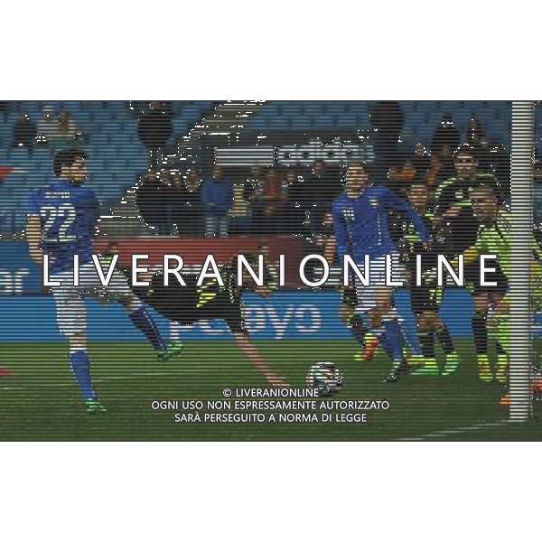 Amichevole Madrid - 05.03.2014 Spagna-Italia Nella Foto:xabi alonso anticipa destro nell\'azione finale dell\'italia /Ph.Vitez-Ag. Aldo Liverani