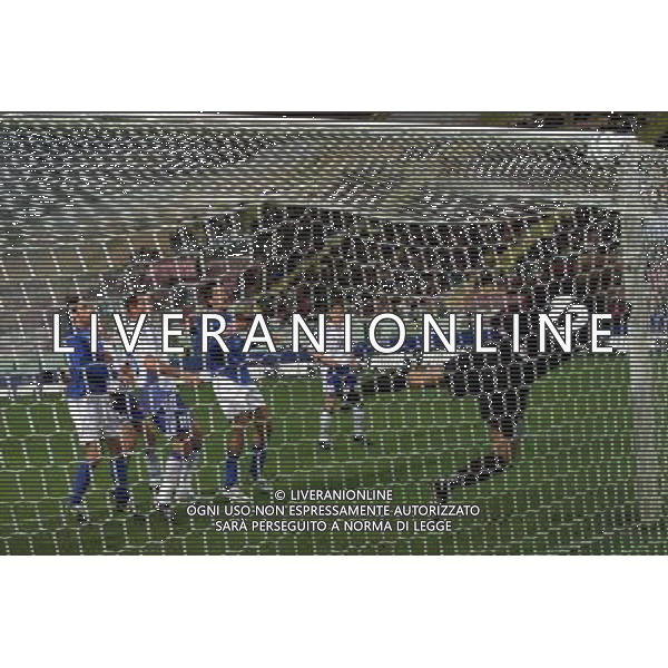 MESSINA17 NOVEMBRE 2004 AMICHEVOLE NAZIONALE ITALIA - FINLANDIA NELLA FOTO IL GOL DI FABRIZIO MICCOLI FOTO FRANCESCO SAYA/AGENZIA ALDO LIVERANI