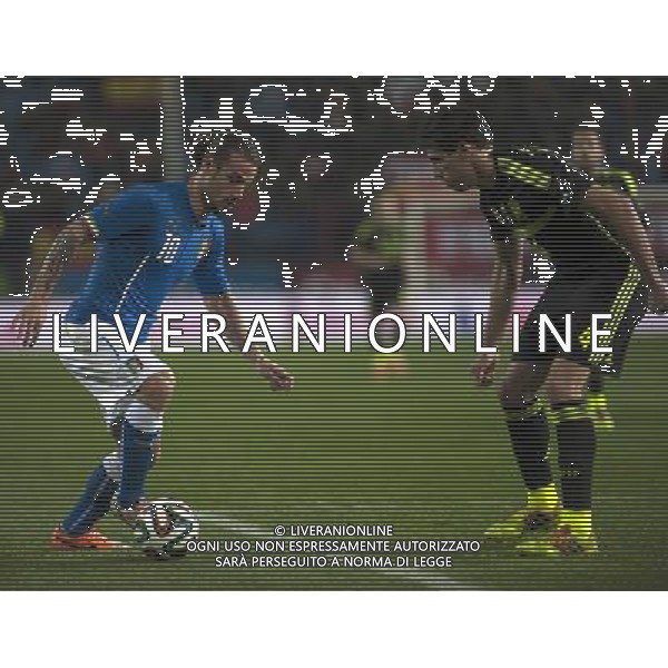 (140306) -- MADRID, March 6, 2014 () -- Pablo Osvaldo(L) of Italy vies the ball during an international friendly football match between Italy and Spain at Madrid, Spain on March 5, 2014. Italy lost 0-1.(/Xie Haining) AG ALDO LIVERANI SAS ONLY ITALY