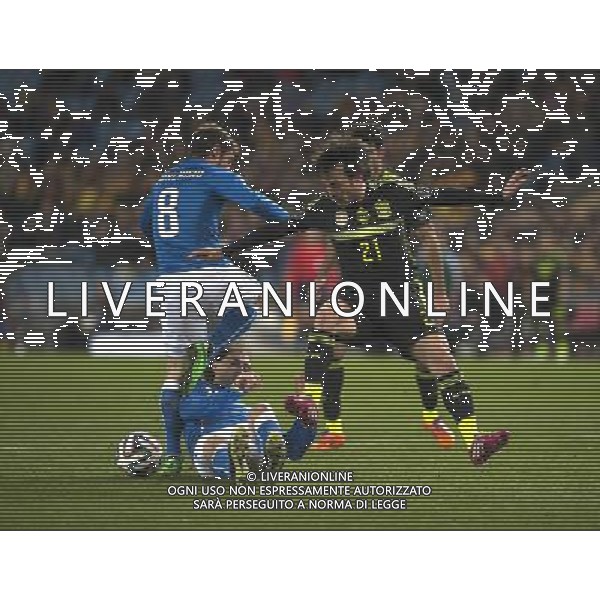 (140306) -- MADRID, March 6, 2014 () -- David Silva(R) of Spain vies the ball during an international friendly football match between Italy and Spain at Madrid, Spain on March 5, 2014. Spain won 1-0.(/Xie Haining) AG ALDO LIVERANI SAS ONLY ITALY