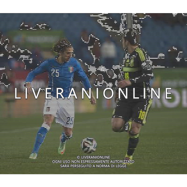 (140306) -- MADRID, March 6, 2014 () -- Alessio Cerci(L) of Italy vies the ball during an international friendly football match between Italy and Spain at Madrid, Spain on March 5, 2014. Italy lost 0-1.(/Xie Haining) AG ALDO LIVERANI SAS ONLY ITALY