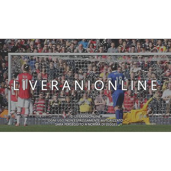 Arsenal\'s Mikel Arteta scores from the spot Photo by Kieran Galvin/CameraSport Football - FA Challenge Cup Quarter-Final - Arsenal v Everton - Saturday 8th March 2014 - Emirates Stadium - London © CameraSport - 43 Linden Ave. Countesthorpe. Leicester. England. LE8 5PG - Tel: +44 (0) 116 277 4147 - admin@camerasport.com - www.camerasport.com AG ALDO LIVERANI SAS ONLY ITALY