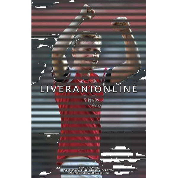 PER MERTESACKER CELEBRATES WIN ARSENAL FC V EVERTON FC ARSENAL FC V EVERTON FC, THE BUDWEISER FA CUP QUARTER FINAL EMIRATES STADIUM, LONDON, ENGLAND 08 March 2014 GAT79240 THE BUDWEISER FA CUP QUARTER FINALS WARNING! This Photograph May Only Be Used For Newspaper And/Or Magazine Editorial Purposes. May Not Be Used For Publications Involving 1 player, 1 Club Or 1 Competition Without Written Authorisation From Football DataCo Ltd. For Any Queries, Please Contact Football DataCo Ltd on +44 (0) 207 864 9121 AG ALDO LIVERANI SAS ONLY ITALY