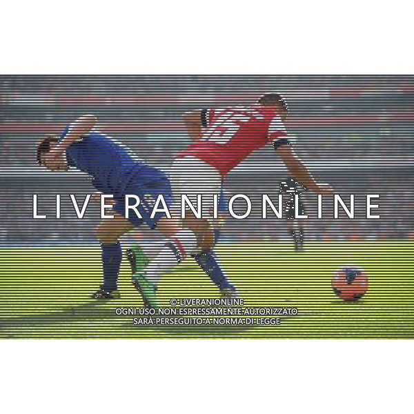 GARETH BARRY BRINGS DOWN ALEX OXLADE-CHAMBERLAIN FOR THE PENALTY ARSENAL FC V EVERTON FC ARSENAL FC V EVERTON FC, THE BUDWEISER FA CUP QUARTER FINAL EMIRATES STADIUM, LONDON, ENGLAND 08 March 2014 GAT79222 THE BUDWEISER FA CUP QUARTER FINALS WARNING! This Photograph May Only Be Used For Newspaper And/Or Magazine Editorial Purposes. May Not Be Used For Publications Involving 1 player, 1 Club Or 1 Competition Without Written Authorisation From Football DataCo Ltd. For Any Queries, Please Contact Football DataCo Ltd on +44 (0) 207 864 9121 AG ALDO LIVERANI SAS ONLY ITALY