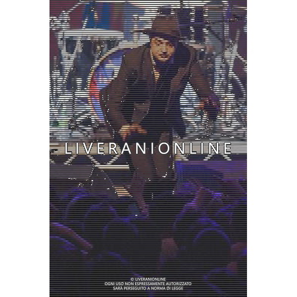 Babyshambles plays The Roundhouse on 10/03/2014 at The Roundhouse, London. Pete Doherty dives into the audience. Sequence 2 of 5 Persons pictured: Pete Doherty, Peter Doherty, Adam Falkner . Picture by Julie Edwards AG ALDO LIVERANI SAS ONLY ITALY 