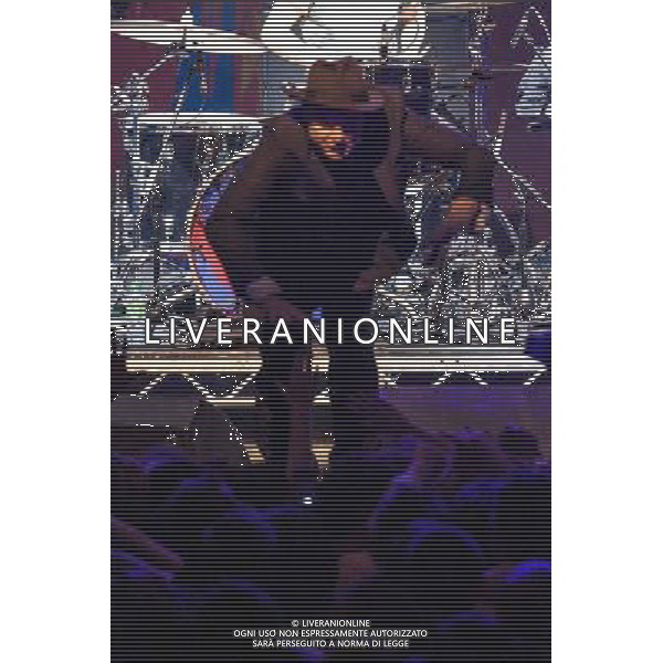 Babyshambles plays The Roundhouse on 10/03/2014 at The Roundhouse, London. Pete Doherty dives into the audience. Sequence 3 of 5 Persons pictured: Pete Doherty, Peter Doherty, Adam Falkner . Picture by Julie Edwards AG ALDO LIVERANI SAS ONLY ITALY 