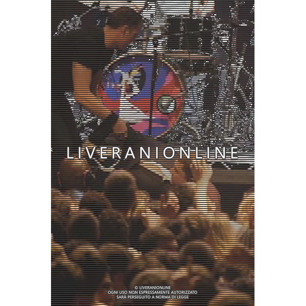 Babyshambles plays The Roundhouse on 10/03/2014 at The Roundhouse, London. Pete Doherty is pulled out of the audience following his stage dive. Sequence 5 of 10 Persons pictured: Pete Doherty, Peter Doherty, Adam Falkner . Picture by Julie Edwards AG ALDO LIVERANI SAS ONLY ITALY 