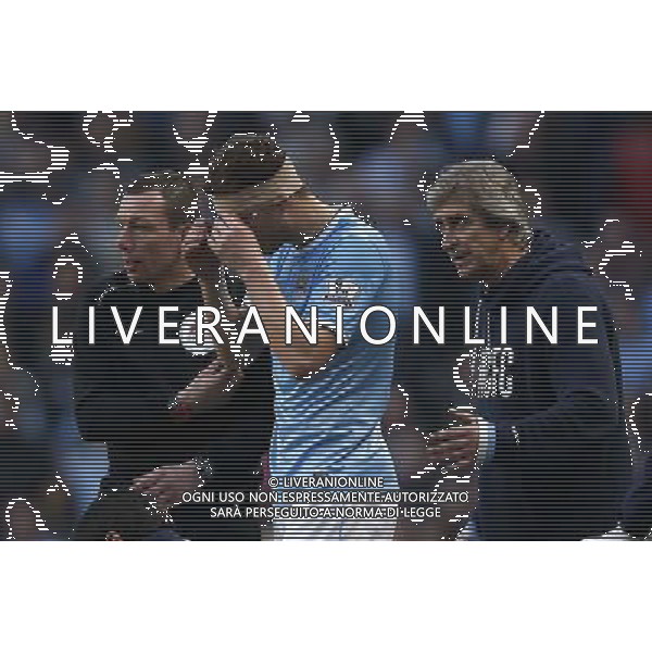 (140310) -- MANCHESTER, March 10, 2014 () -- Edin Dzeko (C) of Manchester City goes back to pitch after medical treatment during FA Cup quarterfinal match between Manchester City and Wigan at Etihad Stadium in Manchester, Britain on March 9, 2014. Manchester City lost 1-2. (/Wang Lili) FOR EDITORIAL USE ONLY. NOT FOR SALE FOR MARKETING OR ADVERTISING CAMPAIGNS. NO USE WITH UNAUTHORIZED AUDIO, VIDEO, DATA, FIXTURE LISTS, CLUBLEAGUE LOGOS OR LIVE SERVICES. ONLINE IN-MATCH USE LIMITED TO 45 IMAGES, NO VIDEO EMULATION. NO USE IN BETTING, GAMES OR SINGLE CLUBLEAGUEPLAYER PUBLICATIONS. AG ALDO LIVERANI SAS ONLY ITALY