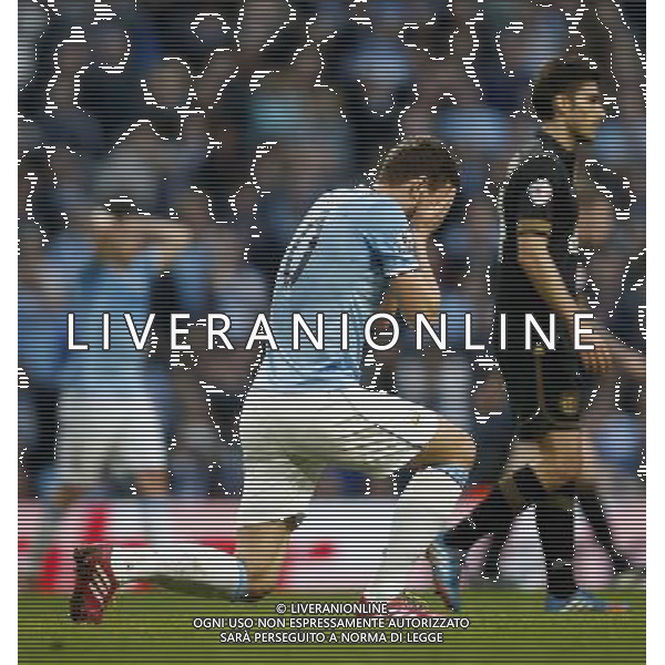 (140310) -- MANCHESTER, March 10, 2014 () -- Edin Dzeko (C) of Manchester City reacts after missing a goal during FA Cup quarterfinal match between Manchester City and Wigan at Etihad Stadium in Manchester, Britain on March 9, 2014. Manchester City lost 1-2. (/Wang Lili) FOR EDITORIAL USE ONLY. NOT FOR SALE FOR MARKETING OR ADVERTISING CAMPAIGNS. NO USE WITH UNAUTHORIZED AUDIO, VIDEO, DATA, FIXTURE LISTS, CLUBLEAGUE LOGOS OR LIVE SERVICES. ONLINE IN-MATCH USE LIMITED TO 45 IMAGES, NO VIDEO EMULATION. NO USE IN BETTING, GAMES OR SINGLE CLUBLEAGUEPLAYER PUBLICATIONS. AG ALDO LIVERANI SAS ONLY ITALY