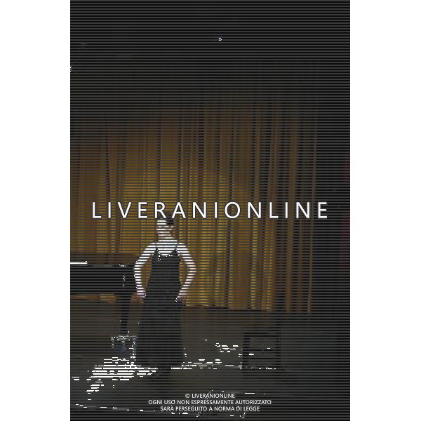 (140309) -- FRANKFURT, March 9, 2014 () -- German alto Ruth Zetzsche performs in a concert at the International Theater in Frankfurt, Germany, on March 9, 2014. Ruth Zetzsche invited the audience to revel in love songs and ballads in her concert on Sunday evening. Ruth Zetzsche was born in a musical family in Leipzig of Germany and is recognised for her creativity and unique expression with her own musical style. (/Luo Huanhuan) AG ALDO LIVERANI SAS ONLY ITALY