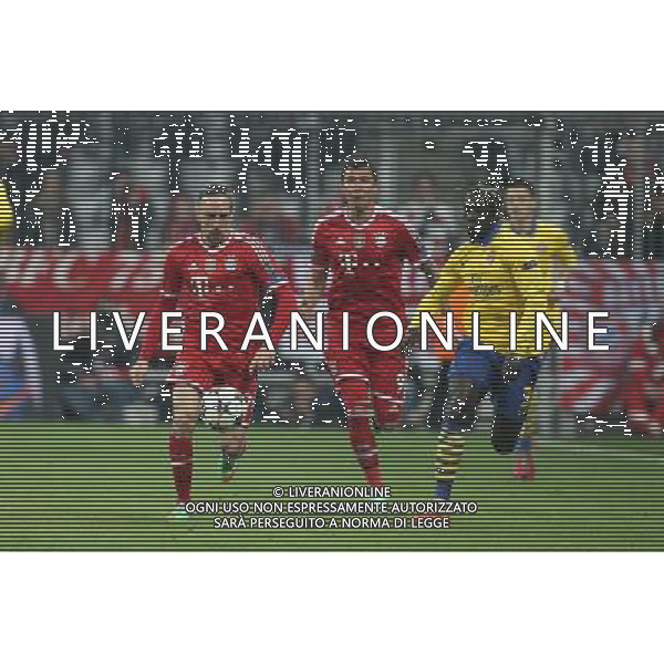 l-r: im Zweikampf, Aktion, mit Franck Ribery #7 (FC Bayern Muenchen), Mario Mandzukic #9 (FC Bayern Muenchen), Bacary SAGNA #3 (FC Arsenal London) during the UEFA Champions League Round of 16, 2nd Leg match between FC Bayern Munich and Arsenal FC at the Allianz Arena in Muenchen, Germany on 2014/03/11. EXPA Pictures © 2014, PhotoCredit: EXPA/ Eibner-Pressefoto/ Kolbert *****ATTENTION - OUT of GER***** ©photoshot/AGENZIA ALDO LIVERANI SAS - ITALY ONLY - Bayern Monaco vs Arsenal UEFA Champions League Ottavi di 16 all\'Allianz Arena di Monaco di Baviera, in Germania 11 marzo 2014