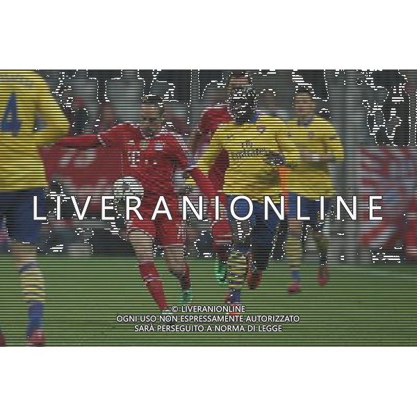 l-r: im Zweikampf, Aktion, mit Franck Ribery #7 (FC Bayern Muenchen), Bacary SAGNA #3 (FC Arsenal London) during the UEFA Champions League Round of 16, 2nd Leg match between FC Bayern Munich and Arsenal FC at the Allianz Arena in Muenchen, Germany on 2014/03/11. EXPA Pictures © 2014, PhotoCredit: EXPA/ Eibner-Pressefoto/ Kolbert *****ATTENTION - OUT of GER***** ©photoshot/AGENZIA ALDO LIVERANI SAS - ITALY ONLY - Bayern Monaco vs Arsenal UEFA Champions League Ottavi di 16 all\'Allianz Arena di Monaco di Baviera, in Germania 11 marzo 2014