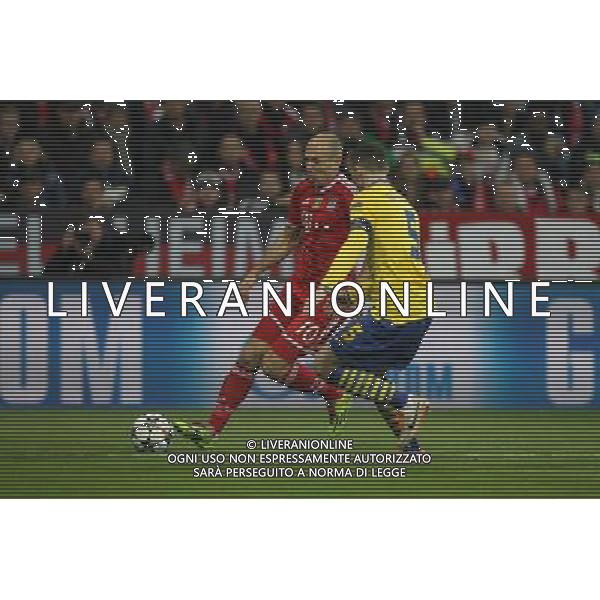 l-r: im Zweikampf, Aktion, mit Arjen Robben #10 (FC Bayern Muenchen), Thomas VERMAELEN #5 (FC Arsenal London) during the UEFA Champions League Round of 16, 2nd Leg match between FC Bayern Munich and Arsenal FC at the Allianz Arena in Muenchen, Germany on 2014/03/11. EXPA Pictures © 2014, PhotoCredit: EXPA/ Eibner-Pressefoto/ Kolbert *****ATTENTION - OUT of GER***** ©photoshot/AGENZIA ALDO LIVERANI SAS - ITALY ONLY - Bayern Monaco vs Arsenal UEFA Champions League Ottavi di 16 all\'Allianz Arena di Monaco di Baviera, in Germania 11 marzo 2014