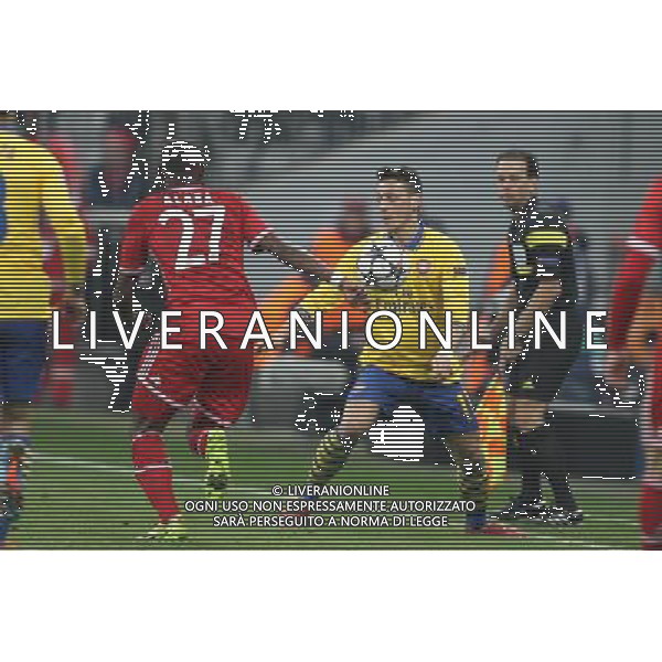 l-r: im Zweikampf, Aktion, mit David Alaba #27 (FC Bayern Muenchen), Mesut Oezil #11 (FC Arsenal London) during the UEFA Champions League Round of 16, 2nd Leg match between FC Bayern Munich and Arsenal FC at the Allianz Arena in Muenchen, Germany on 2014/03/11. EXPA Pictures © 2014, PhotoCredit: EXPA/ Eibner-Pressefoto/ Kolbert *****ATTENTION - OUT of GER***** ©photoshot/AGENZIA ALDO LIVERANI SAS - ITALY ONLY - Bayern Monaco vs Arsenal UEFA Champions League Ottavi di 16 all\'Allianz Arena di Monaco di Baviera, in Germania 11 marzo 2014