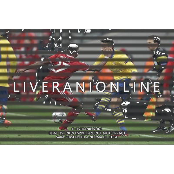 l-r: im Zweikampf, Aktion, mit David Alaba #27 (FC Bayern Muenchen), Mesut Oezil #11 (FC Arsenal London) during the UEFA Champions League Round of 16, 2nd Leg match between FC Bayern Munich and Arsenal FC at the Allianz Arena in Muenchen, Germany on 2014/03/11. EXPA Pictures © 2014, PhotoCredit: EXPA/ Eibner-Pressefoto/ Kolbert *****ATTENTION - OUT of GER***** ©photoshot/AGENZIA ALDO LIVERANI SAS - ITALY ONLY - Bayern Monaco vs Arsenal UEFA Champions League Ottavi di 16 all\'Allianz Arena di Monaco di Baviera, in Germania 11 marzo 2014