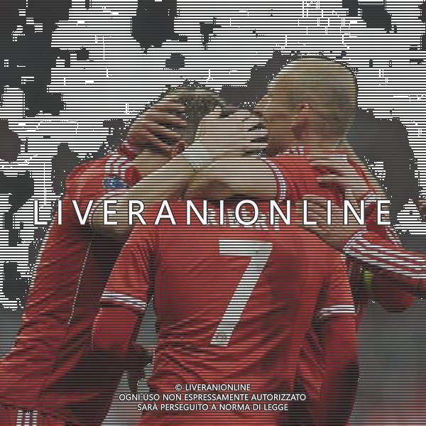 Die Bayern bejubeln den Torschutzen zum 1:0, ganz links Bastian Schweinsteiger (FC Bayern Muenchen) verdeckt Daneben Franck Ribery (FC Bayern Muenchen), Arjen Robben (FC Bayern Muenchen) during the UEFA Champions League Round of 16, 2nd Leg match between FC Bayern Munich and Arsenal FC at the Allianz Arena in Muenchen, Germany on 2014/03/11. EXPA Pictures © 2014, PhotoCredit: EXPA/ Eibner-Pressefoto/ Stuetzle *****ATTENTION - OUT of GER***** ©photoshot/AGENZIA ALDO LIVERANI SAS - ITALY ONLY - Bayern Monaco vs Arsenal UEFA Champions League Ottavi di 16 all\'Allianz Arena di Monaco di Baviera, in Germania 11 marzo 2014