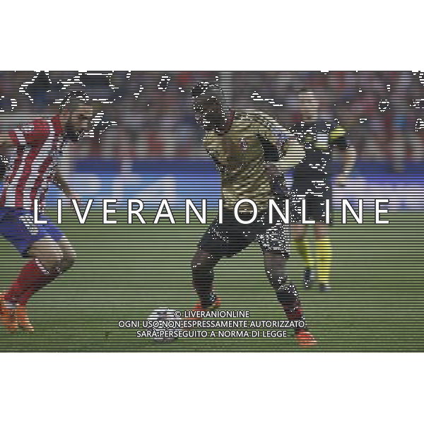 11.03.2014, Estadio Vicente Calderon, Madrid, ESP, UEFA CL, Atletico Madrid vs AC Milan, Achtelfinale, Rueckspiel, im Bild Atletico de MadridÇs Arda Turan (L) and MilanÇs Balotelli // Atletico de MadridÇs Arda Turan (L) and MilanÇs Balotelli during the UEFA Champions League Round of 16, 2nd Leg match between Club Atletico de Madrid and AC Milan at the Estadio Vicente Calderon in Madrid, Spain on 2014/03/12. EXPA Pictures © 2014, PhotoCredit: EXPA/ Alterphotos/ Victor Blanco *****ATTENTION - OUT of ESP, SUI***** ©PHOTOSHOT/AGENZIA ALDO LIVERANI SAS - ITALY ONLY - EDITORIAL USE ONLY ©PHOTOSHOT/AGENZIA ALDO LIVERANI SAS - ITALY ONLY - EDITORIAL USE ONLY