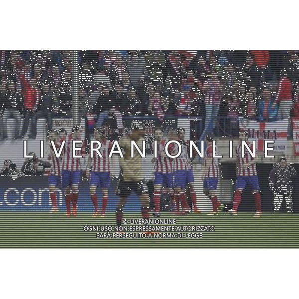11.03.2014, Estadio Vicente Calderon, Madrid, ESP, UEFA CL, Atletico Madrid vs AC Milan, Achtelfinale, Rueckspiel, im Bild Atletico de MadridÇs Diego Costa (R) celebrates, goal with his team mates // Atletico de MadridÇs Diego Costa (R) celebrates, goal with his team mates during the UEFA Champions League Round of 16, 2nd Leg match between Club Atletico de Madrid and AC Milan at the Estadio Vicente Calderon in Madrid, Spain on 2014/03/12. EXPA Pictures © 2014, PhotoCredit: EXPA/ Alterphotos/ Victor Blanco *****ATTENTION - OUT of ESP, SUI***** ©PHOTOSHOT/AGENZIA ALDO LIVERANI SAS - ITALY ONLY - EDITORIAL USE ONLY ©PHOTOSHOT/AGENZIA ALDO LIVERANI SAS - ITALY ONLY - EDITORIAL USE ONLY
