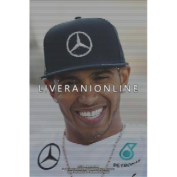 Lewis Hamilton (GBR) Mercedes AMG F1 on the beach. 13.03.2014. Formula 1 World Championship, Rd 1, Australian Grand Prix, Albert Park, Melbourne, Australia, Preparation Day. - www.xpbimages.com, EMail: requests@xpbimages.com - copy of publication required for printed pictures. Every used picture is fee-liable. © Copyright: Moy / XPB Images AG ALDO LIVERANI SAS ONLY ITALY