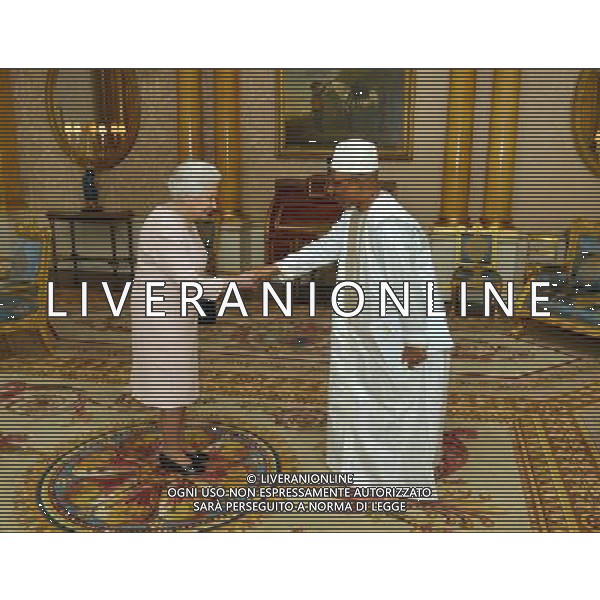 Queen Elizabeth II shakes hands with Mr Paul Zoumanigui the Ambassador of the Republic of Guinea, during a private audience as he presents his credentials, at Buckingham Palace in central London. ©photoshot/AGENZIA ALDO LIVERANI SAS - ITALY ONLY - REALI INGLESI: La regina Elisabetta II d\'inghilterra durante le udienze private a Buckingham Palace a Londra.