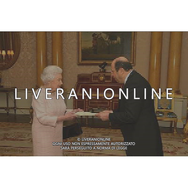 Queen Elizabeth II with Mr Euripides Evriviades the High Commissioner of the Republic of Cyprus, during a private audience as he presents his credentials, at Buckingham Palace in central London. ©photoshot/AGENZIA ALDO LIVERANI SAS - ITALY ONLY - REALI INGLESI: La regina Elisabetta II d\'inghilterra durante le udienze private a Buckingham Palace a Londra.