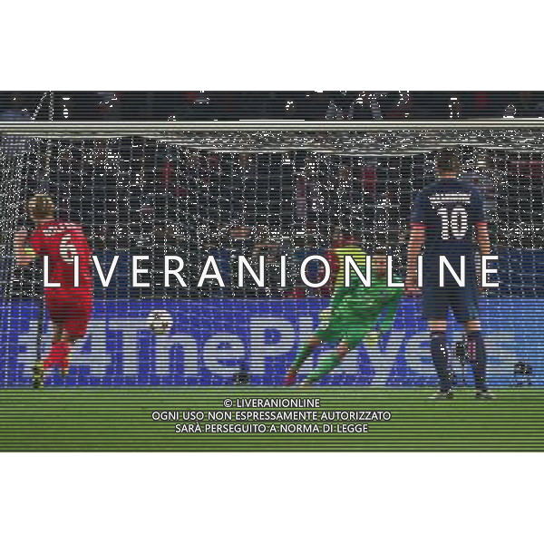 Salvatore SIRIGU / Simon ROLFES - 12.03.2014 - Paris Saint Germain / Bayer Leverkusen - 1/8Finale Champions League Photo : Dave Winter / Icon Sport AG ALDO LIVERANI SAS ONLY ITALY