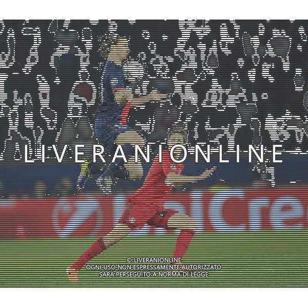 12.03.2014, Parc des Princes, Paris, FRA, UEFA CL, Paris Saint Germain vs Bayer 04 Leverkusen, Achtelfinale, Rueckspiel, im Bild Zlatan Ibrahimovic (FC Paris Saint-Germain #10) gegen Philipp Wollscheid #4 (Bayer 04 Leverkusen), Aktion, Action // during the UEFA Champions League Round of 16, 2nd Leg match between Paris Saint Germain and Bayer 04 Leverkusen at the Parc des Princes in Paris, France on 2014/03/12. EXPA Pictures © 2014, PhotoCredit: EXPA/ Eibner-Pressefoto/ Schueler *****ATTENTION - OUT of GER***** ©photoshot/AGENZIA ALDO LIVERANI SAS - ITALY ONLY - Paris Saint Germain vs Bayer Leverkusen 04 UEFA Champions League Ottavi di 16, a Parigi, Francia 12 marzo 2014